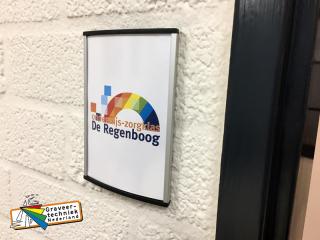 Deurhouder, kamerbord, voorzijde licht gebogen in A4, A5 en A6 formaat.